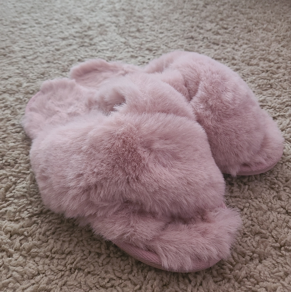 EUC Lauren Conrad Fuzzy Blush Pink Mule Slippers | Size L (8-9)